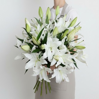10 белых лилий
