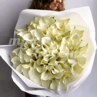 Букет из 49 белых калл