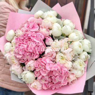 Букет из 36 пионов и 3 гортензий
